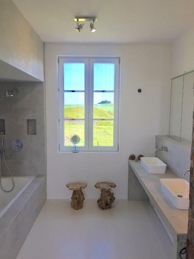 Galerie, Tumulus De La Hogue Hotel Fontenay-le-Marmion Eksteriør billede